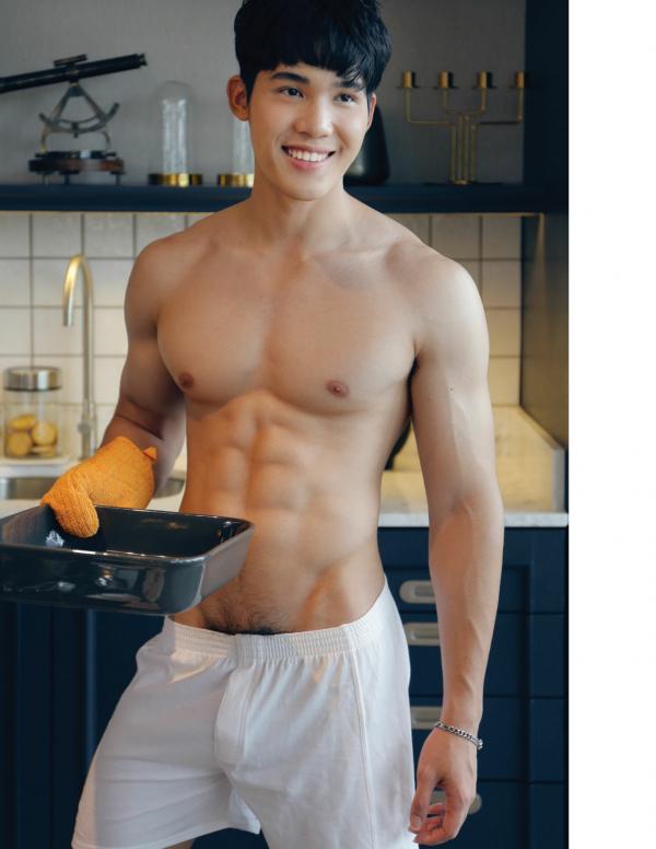 Back-03--Boss-24-Hours-125-Pics--BtS