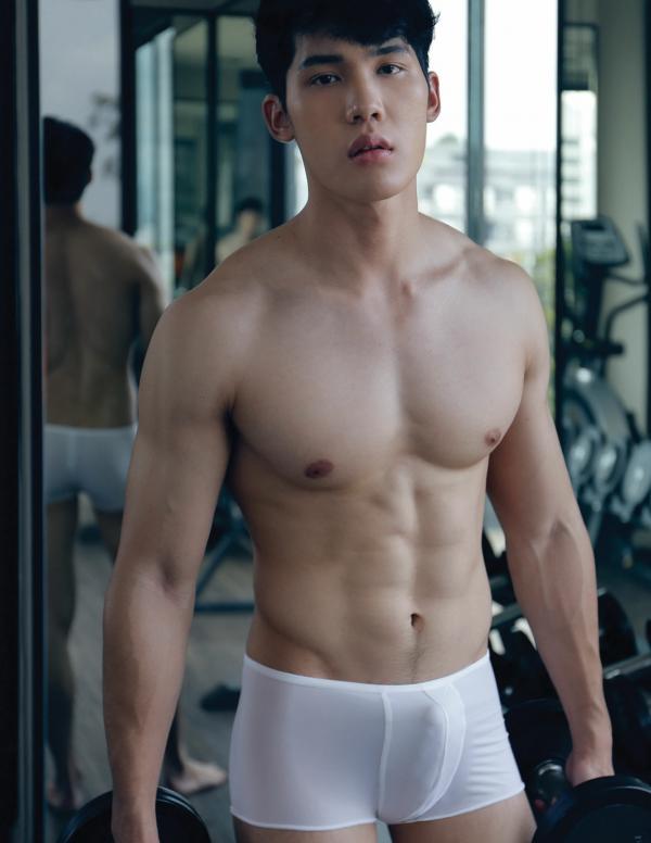 Back-03--Boss-24-Hours-125-Pics--BtS