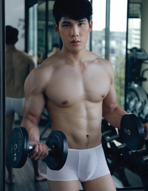 Back-03--Boss-24-Hours-125-Pics--BtS