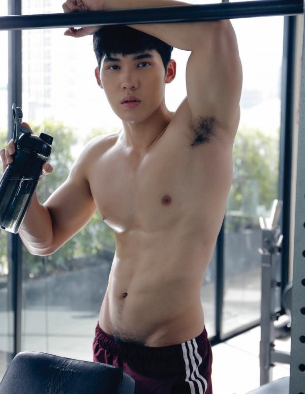 Back-03--Boss-24-Hours-125-Pics--BtS