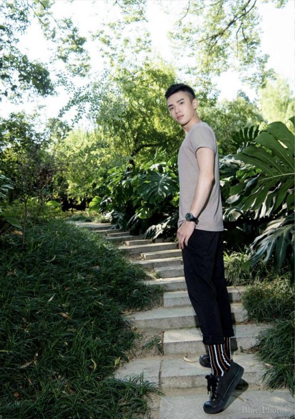 Blue-Photo-No.105-–-Allen-EbookVideo