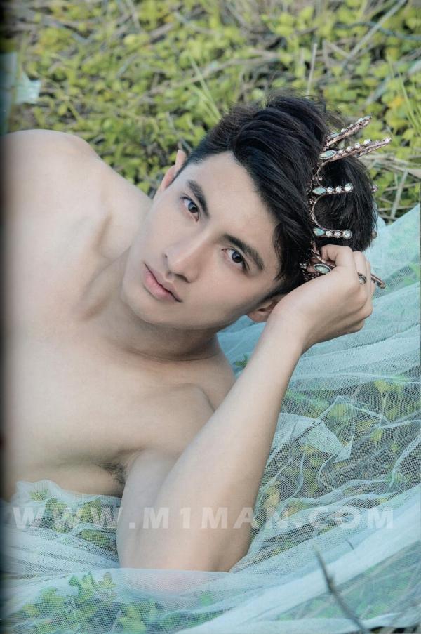 BlueMen-014--Men’s-Milk-Attraction