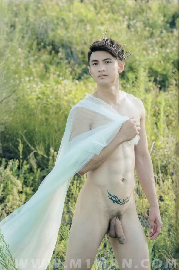 BlueMen-014--Men’s-Milk-Attraction