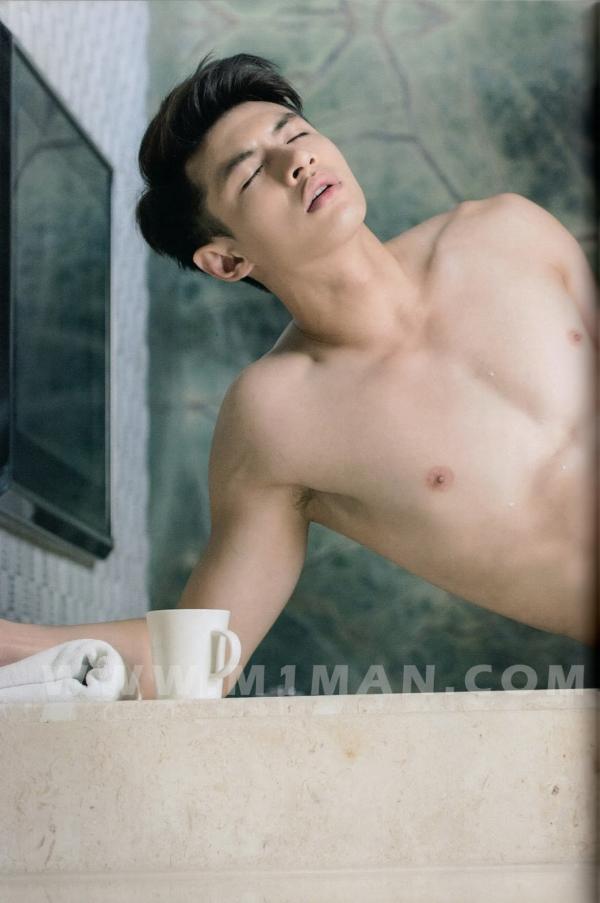 BlueMen-014--Men’s-Milk-Attraction