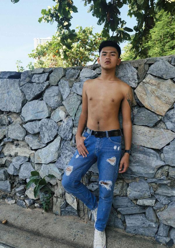 DUDEK-ISSUE-01---A-DAY-FOR-A-PATTAYA-BOY