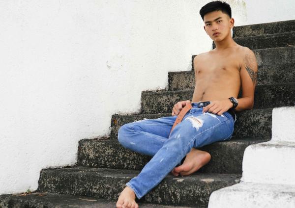 DUDEK-ISSUE-01---A-DAY-FOR-A-PATTAYA-BOY
