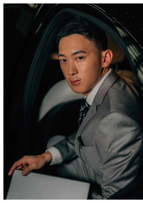 Hunt-No.04-–-Naughty-Driver