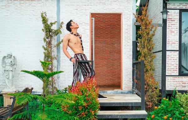 Menluscious--Issue-02---Fame-Krittapat