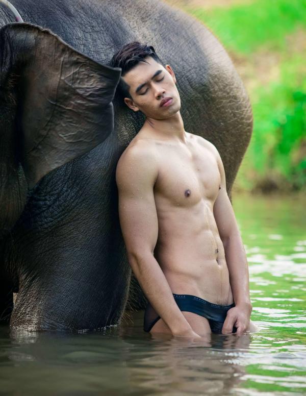 Menluscious-Issue-01--Ron-Charron