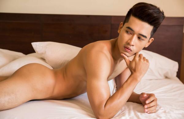 Menluscious-Issue-01--Ron-Charron