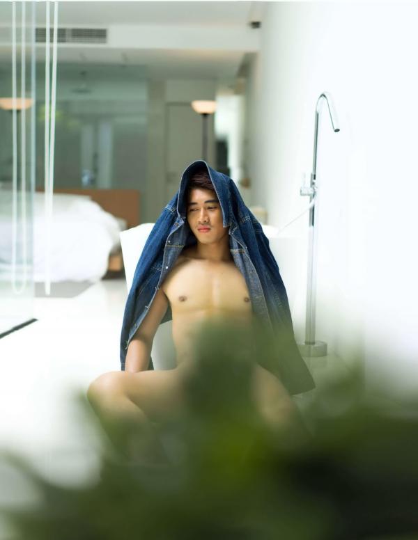 Menluscious-Issue-01--Ron-Charron