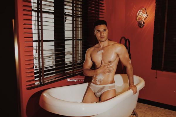 Men’s-Room-16--Mai-Quốc-Doanh-Ebook--Video