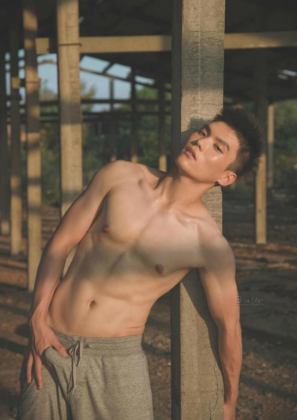 PHOTO-SET-BLUE-MAN-63-–-A-ZHEN