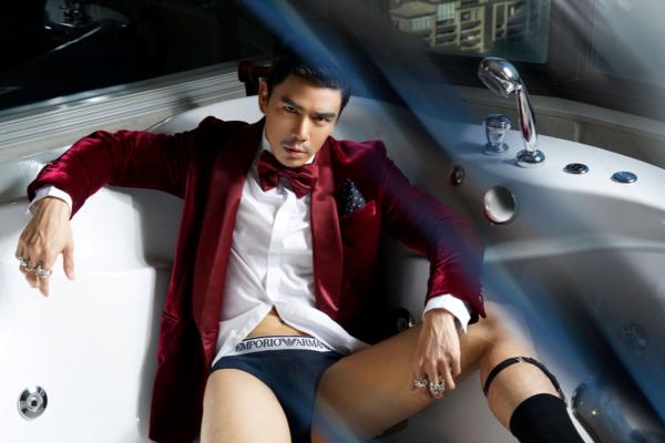 PHOTO-SETS-–-MOMENT-EXTRA-AND-TUXEDO