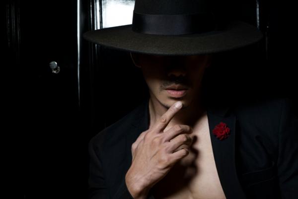 PHOTO-SETS-–-MOMENT-EXTRA-AND-TUXEDO