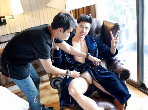 PHOTO-SETS-–-MOMENT-EXTRA-AND-TUXEDO