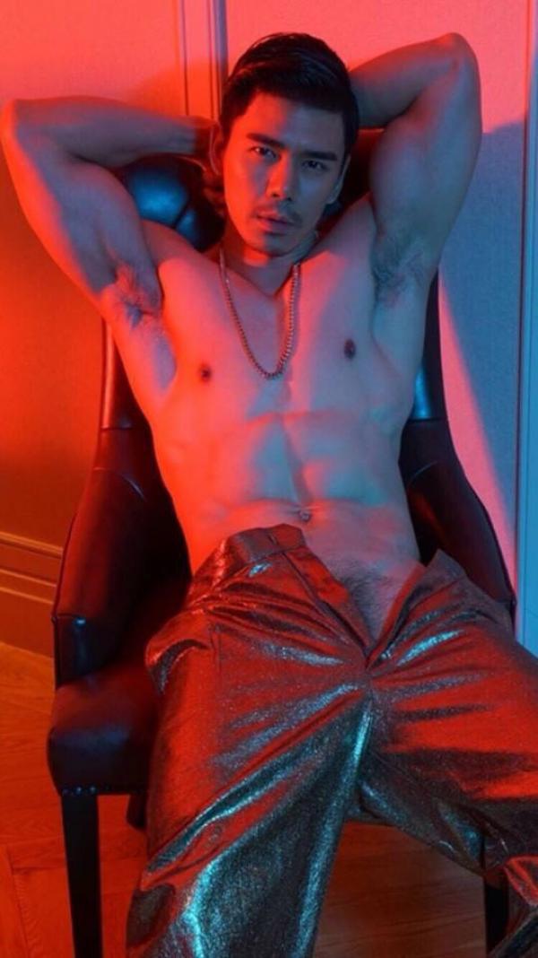 PHOTO-SETS-–-MOMENT-EXTRA-AND-TUXEDO