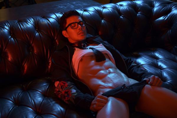 PHOTO-SETS-–-MOMENT-EXTRA-AND-TUXEDO