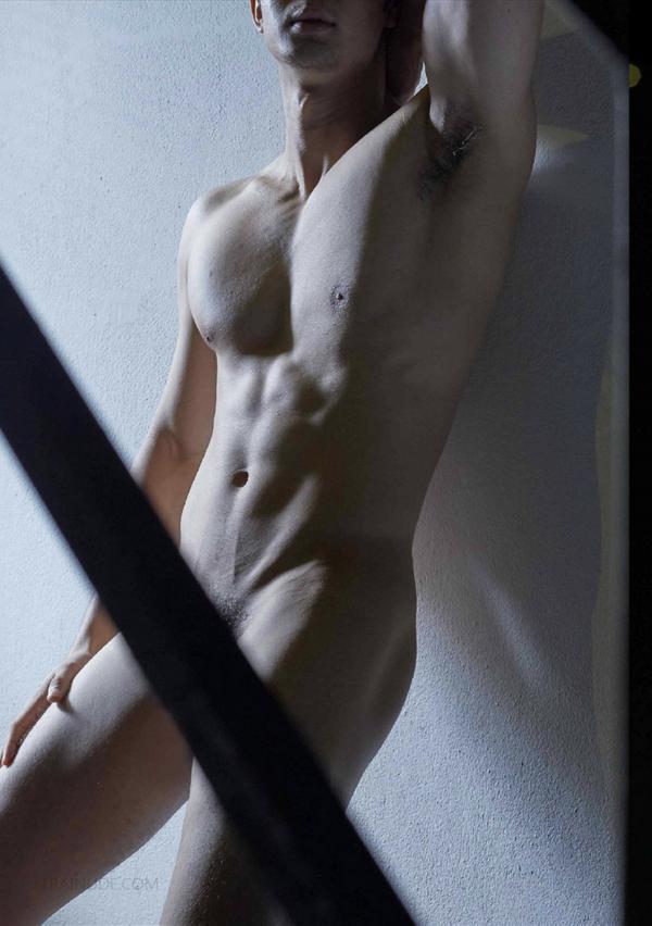 Riziist-Magazine-06--Bat