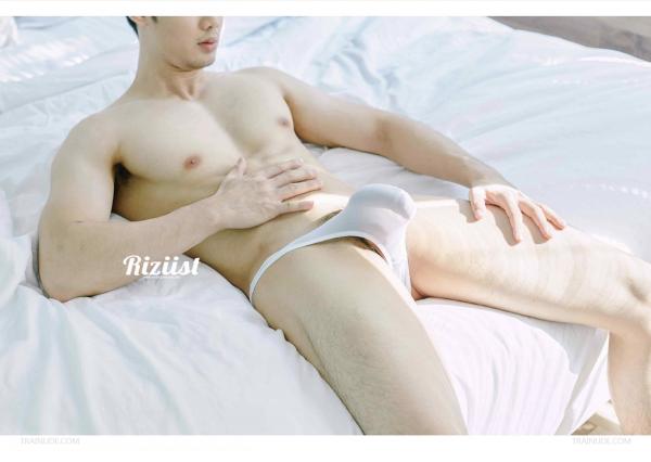 Riziist-Magazine-06--Bat