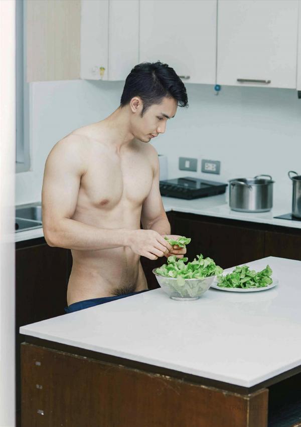 Riziist-Magazine-06--Bat