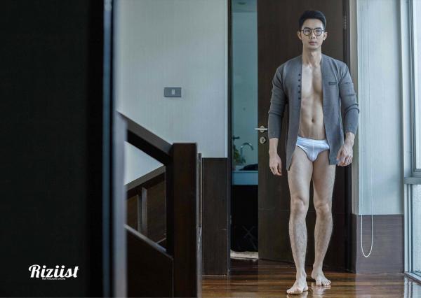 Riziist-Magazine-06--Bat