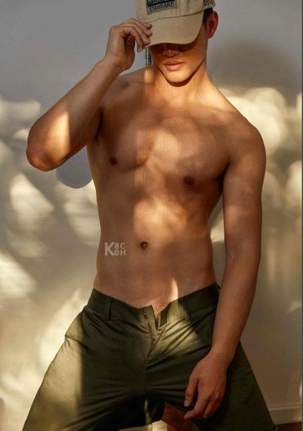 Riziist-Magazine-Issue-03-–-PALM-amp-TOR