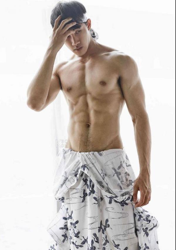 Riziist-Magazine-Issue-03-–-PALM-amp-TOR