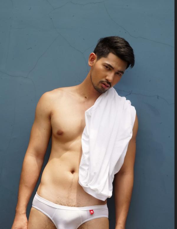 Touch-My-Body-01--Rome-Panupong