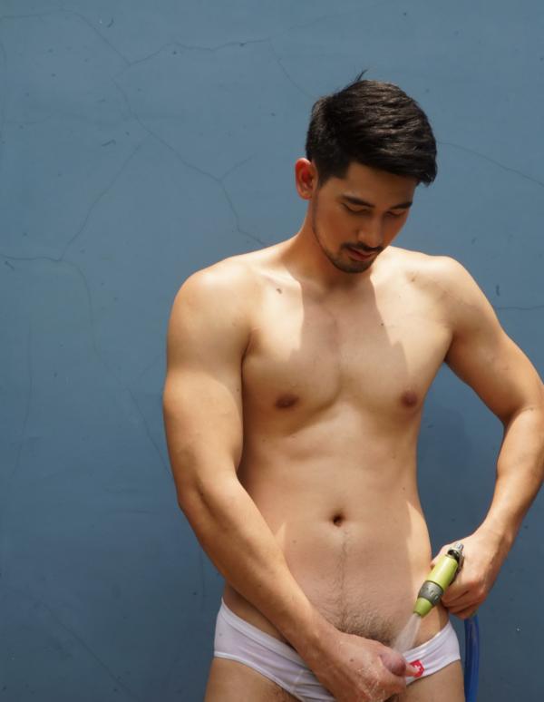 Touch-My-Body-01--Rome-Panupong