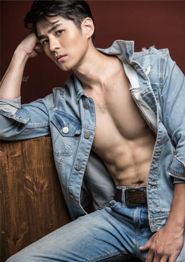 Virile-No.42-–-Nate-EbookVideo