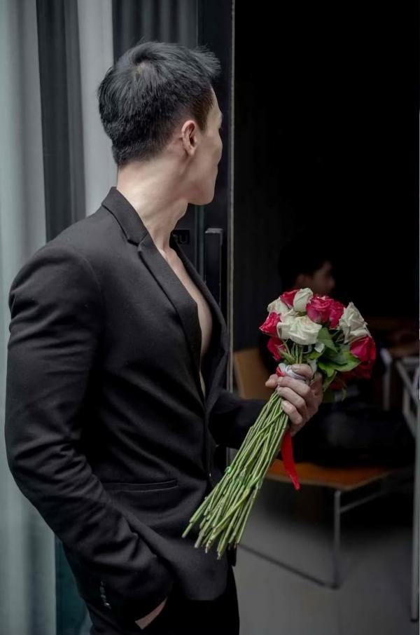 XROMANCE-2--Love-Actually