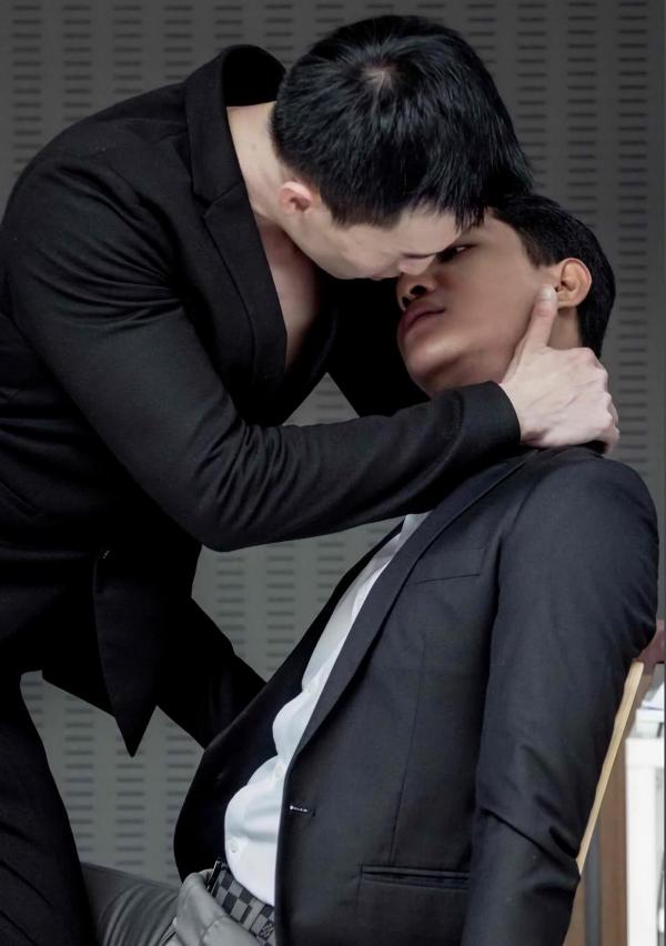 XROMANCE-2--Love-Actually