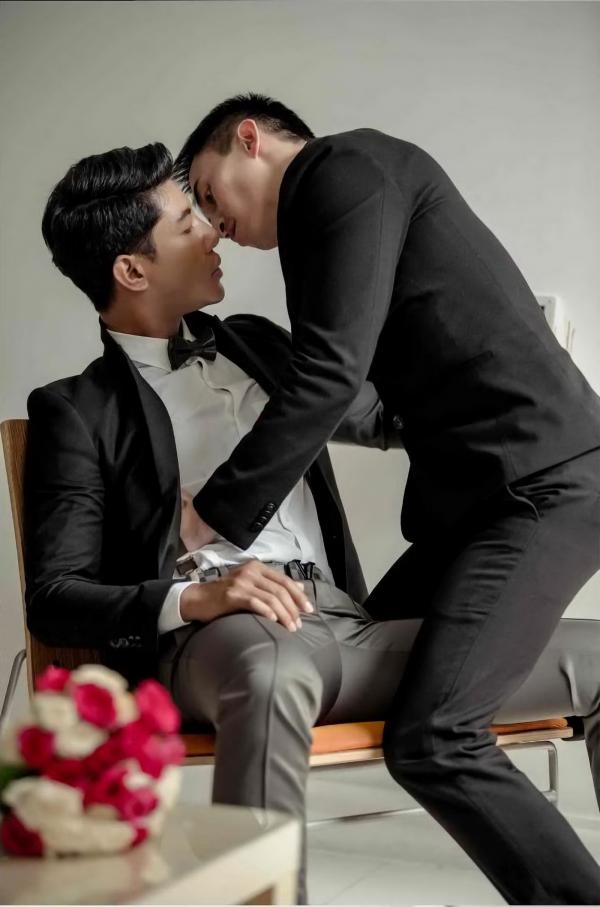 XROMANCE-2--Love-Actually