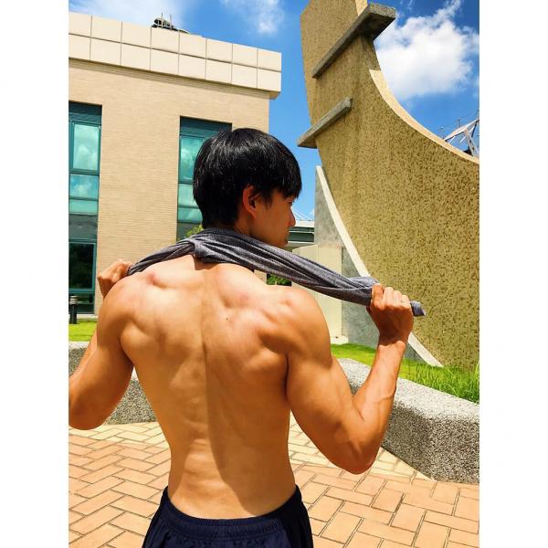 Yilianboy-collection-–-Six-pack-body