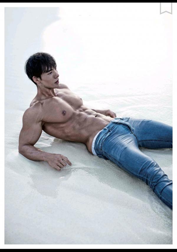 謝梓秋男性ヌード写真集「Naked-Osean」裸海之旅